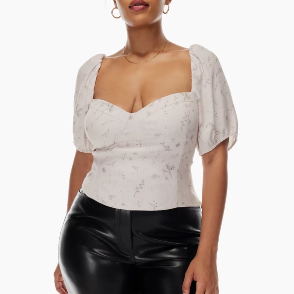 Aritzia // Wilfred Novella short sleeve blouse